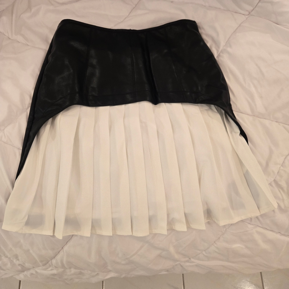 Black and White Women's Skirt - Picture 4 of 6